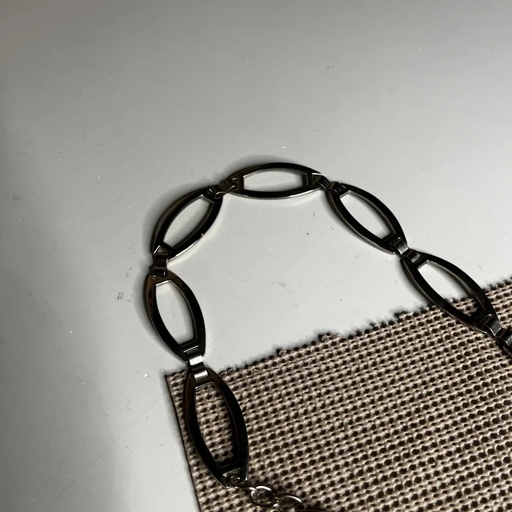Unbranded silver tone